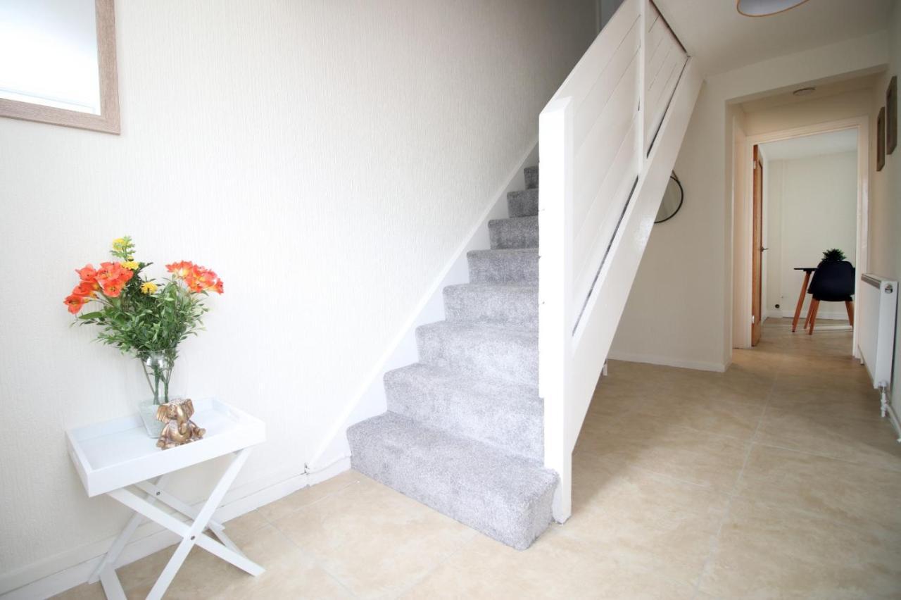 Family Home In The Charming Coastal Town Of Barry Zewnętrze zdjęcie